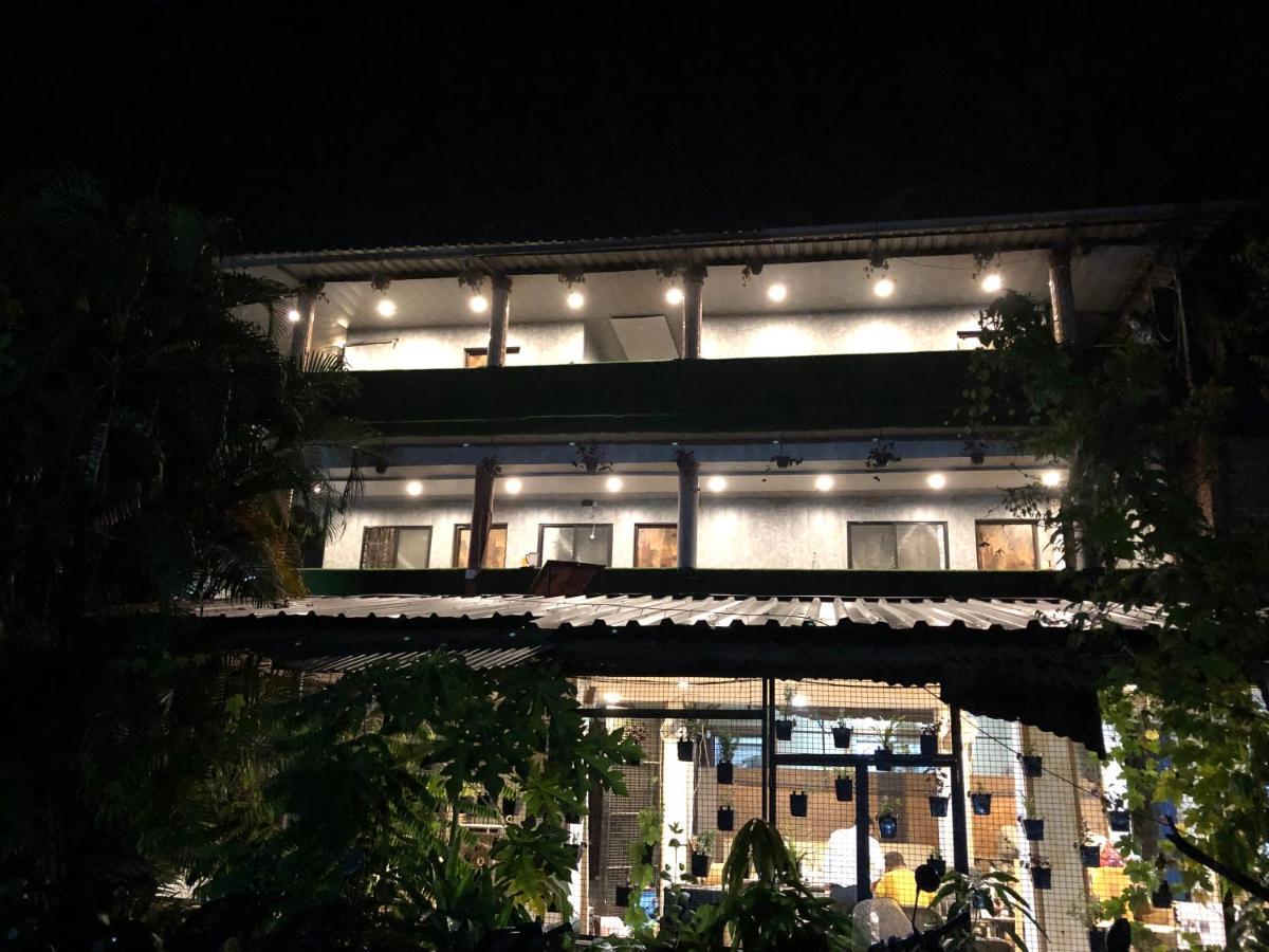 Aariv Inn Baga Beach Екстериор снимка