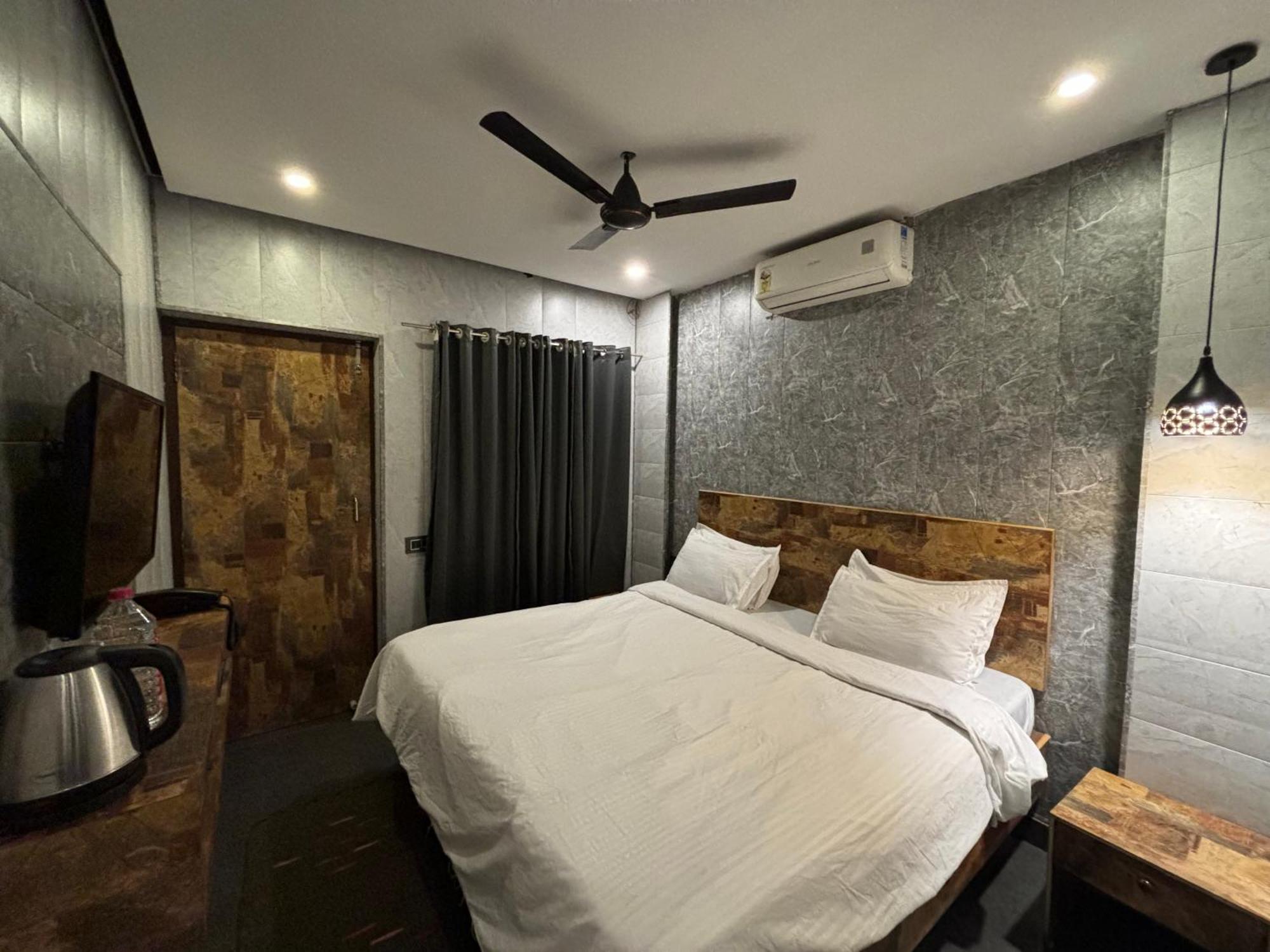 Aariv Inn Baga Beach Екстериор снимка